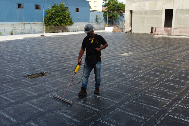 Teste de estanqueidade sem uso de água, garantindo a sustentabilidade da obra!